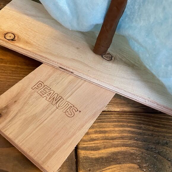 Peanuts 24 inch Christmas Tree Linus Blanket - Picture 7 of 10